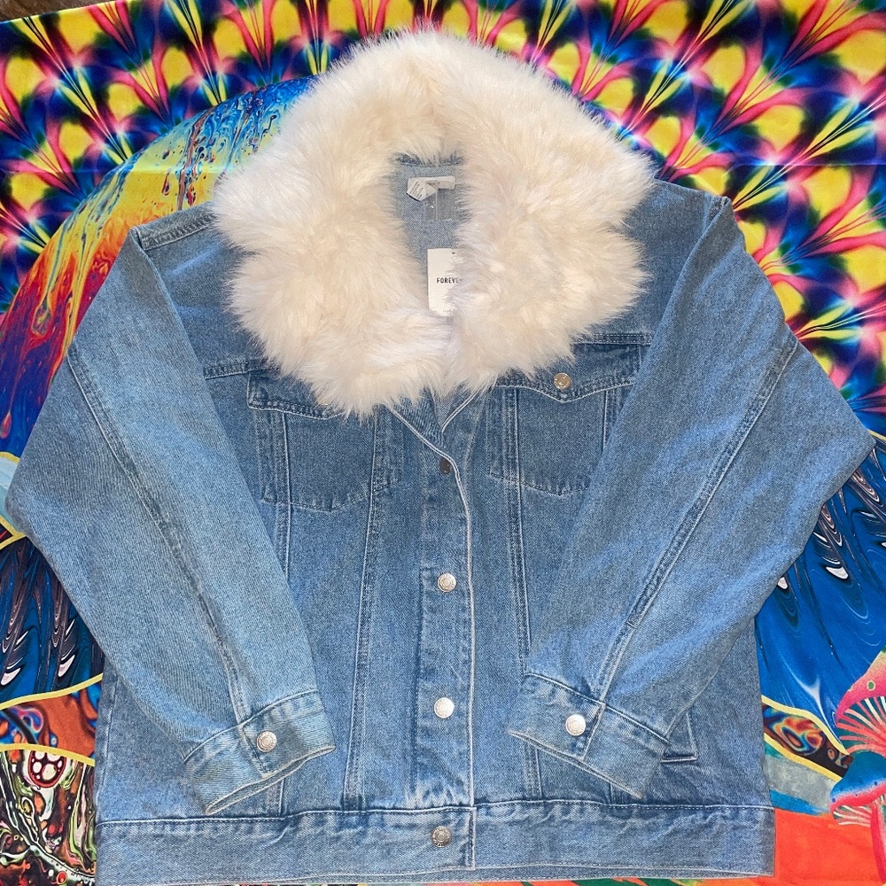 NWT Forever 21 Premium Label Denim Jacket with removable Faux Fur Collar SZ L